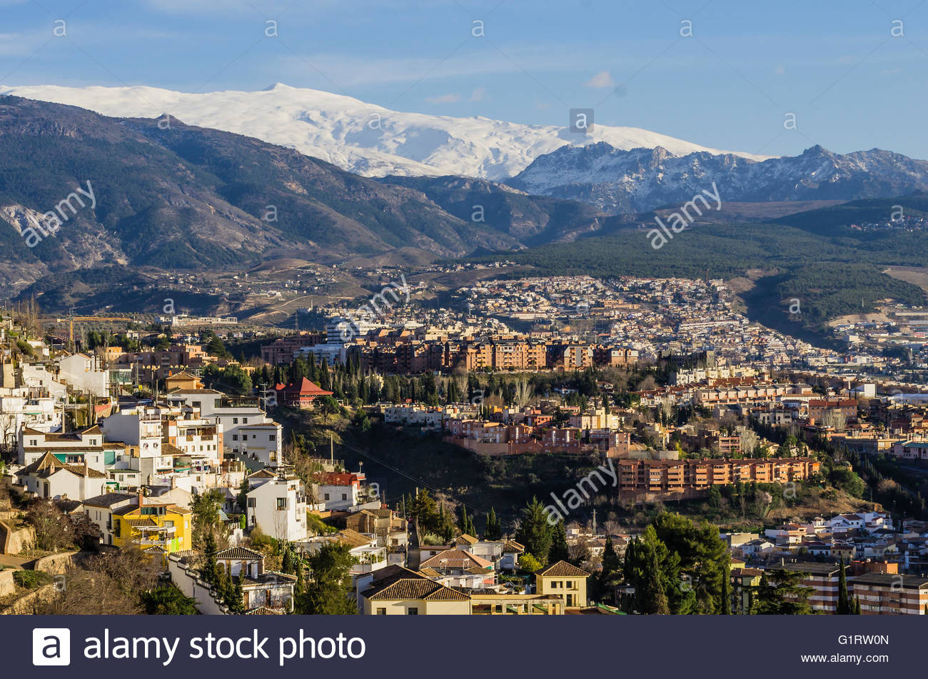 view-of-granada-sierra-nevada-with-snow-andaluca-spain-G1RW0N.jpg
