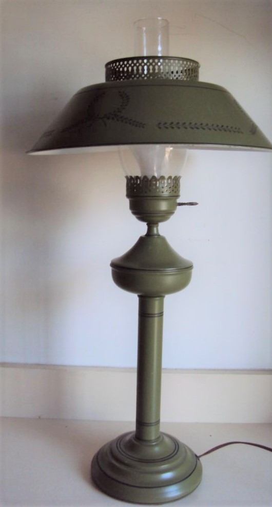 vtg toleware lamp.jpg
