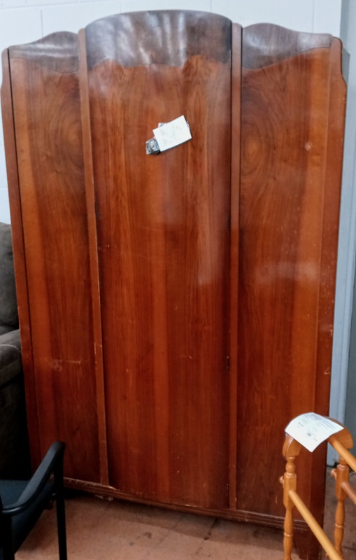 wardrobe.jpg