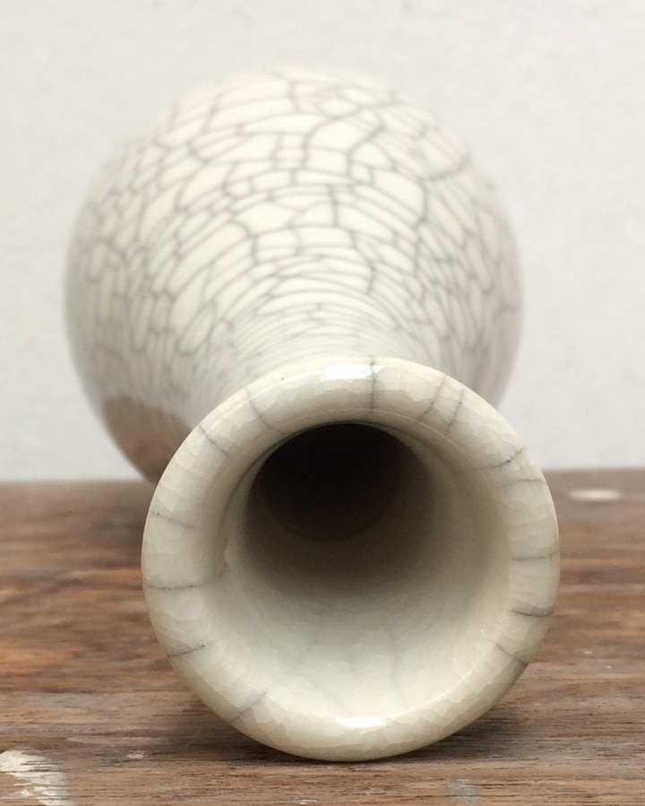 white crackle glaze vase rim.jpg