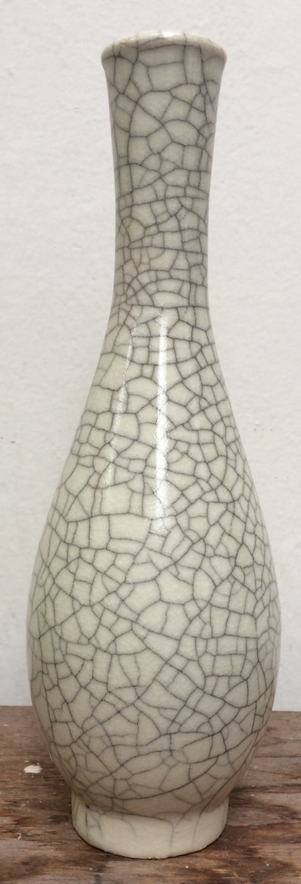white crackle glaze vase2.jpg
