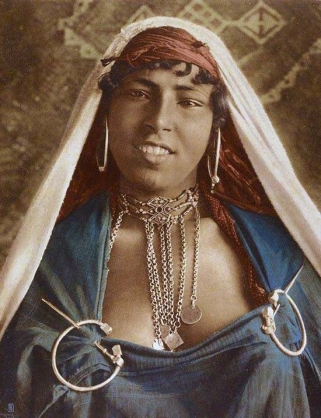 Woman with jewellery. Tunisia. ca. 1910 Lehnert & Landrock.jpg