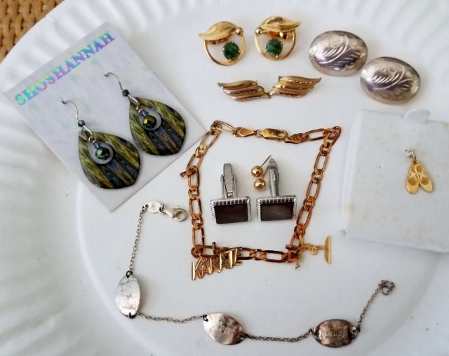 yard sale Mem weekend 1 (640x508).jpg