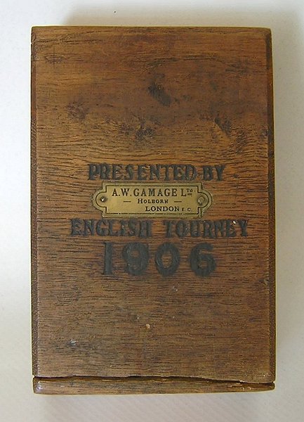 z Checkers Draughts Set Bone Oak Wood Box English Tourney 1906 John Alexander -e.jpg