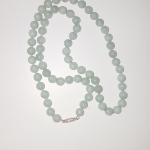 14K vvv wv Hallmarked Jade Necklace
