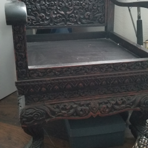 Throne chair
