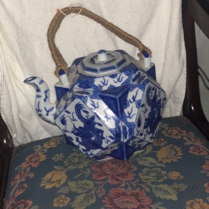 blue and white' rope handle tea pot