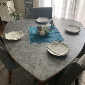 Reuleaux triangle table