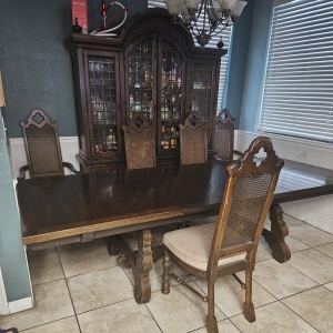 Drexel Dining Table Set China cabinet