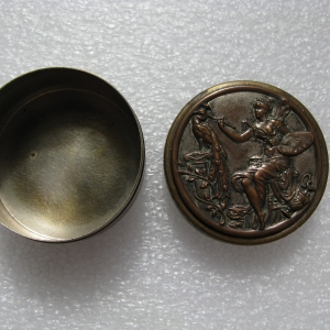 Snuff box - open