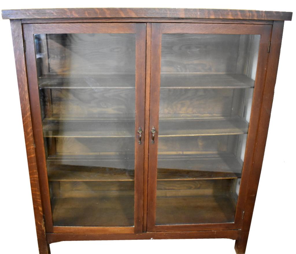 ANTIQUE ARTS & CRAFTS OAK CHINA CABINET