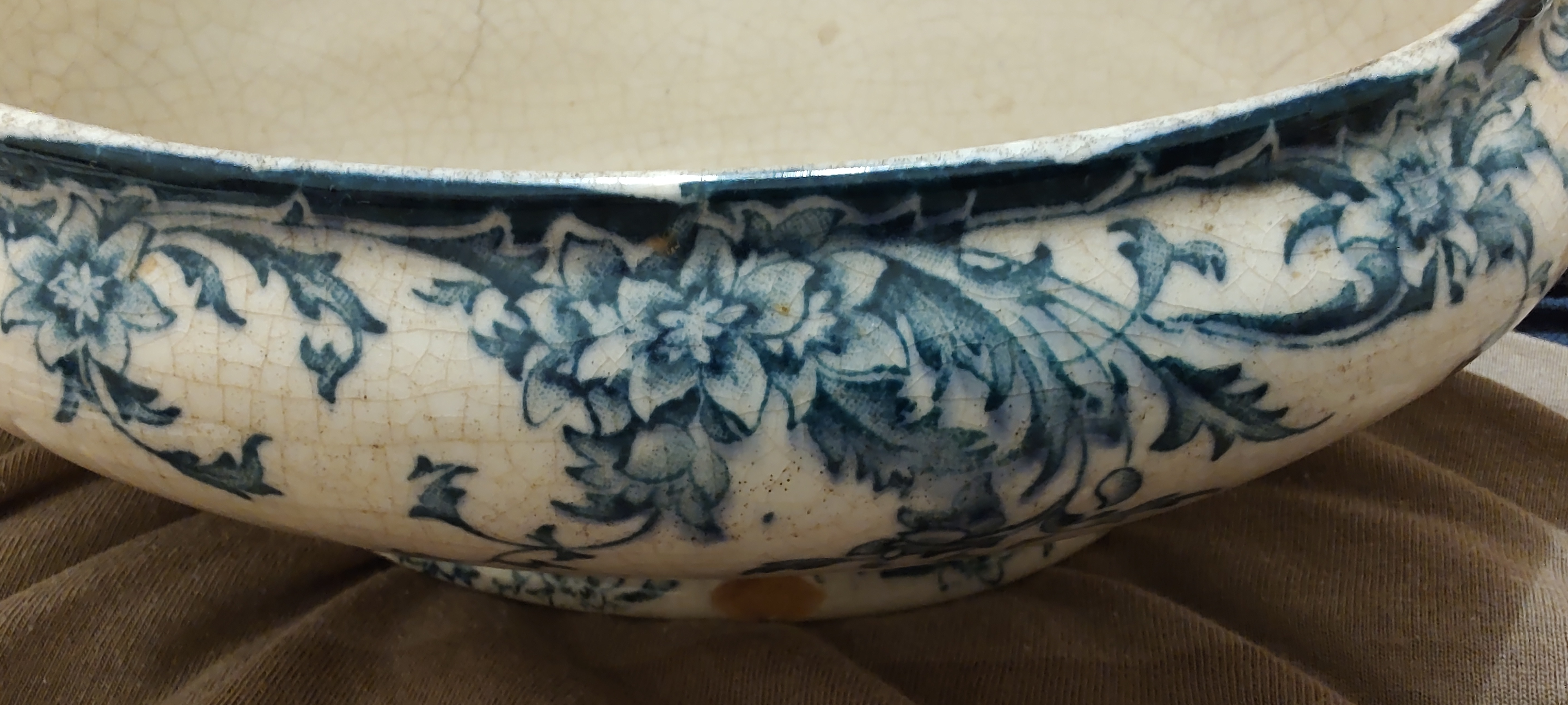 Antique Crackleware small tureen?