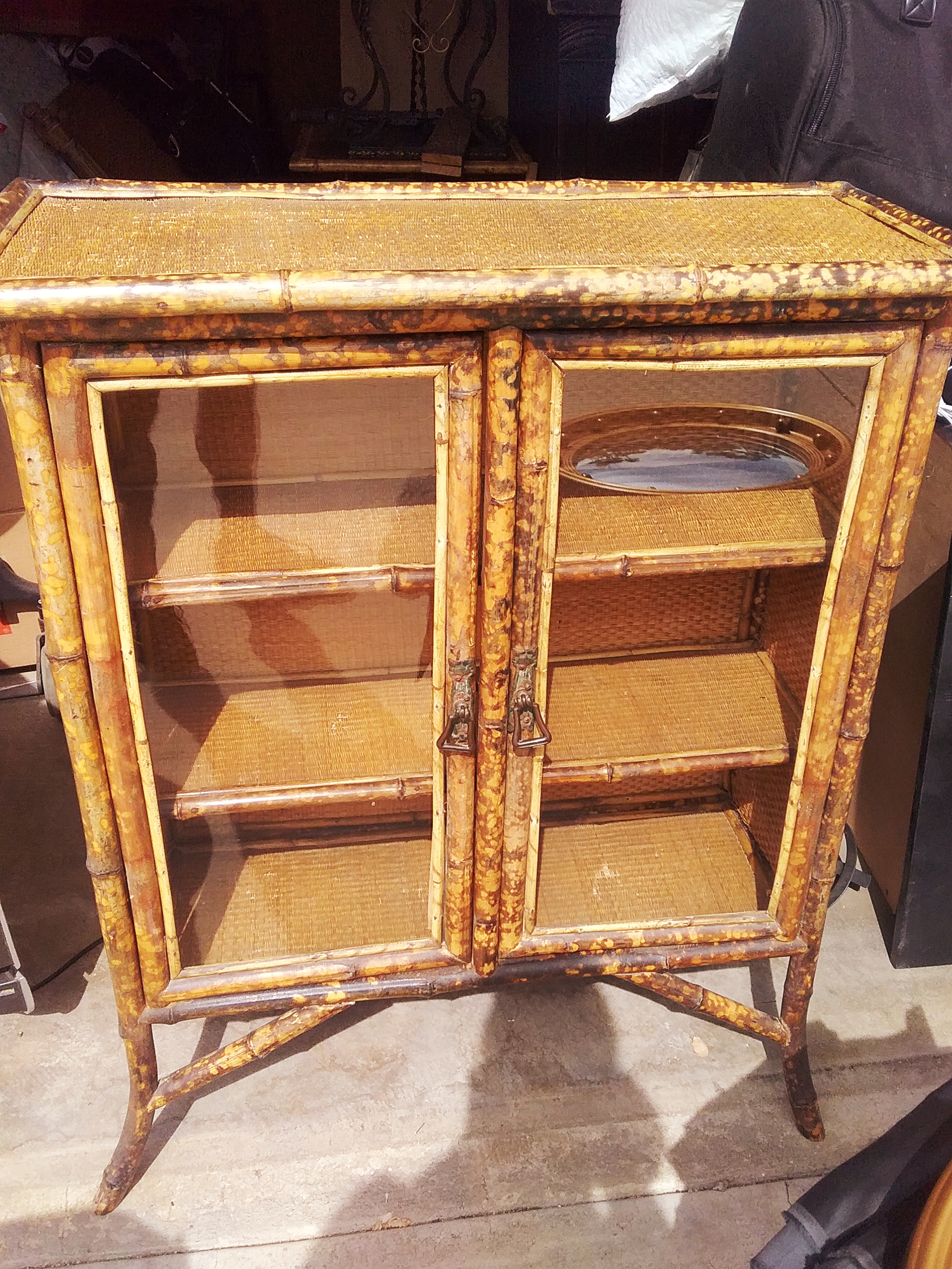 Can anyone give me information on this pice