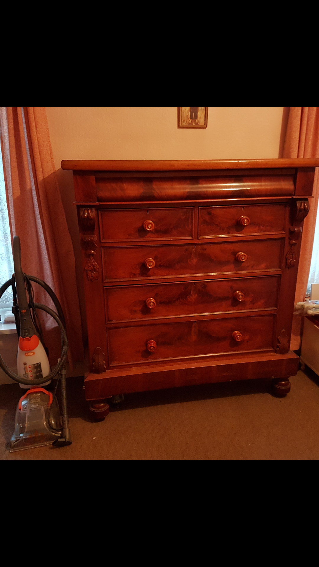 chest of drawers