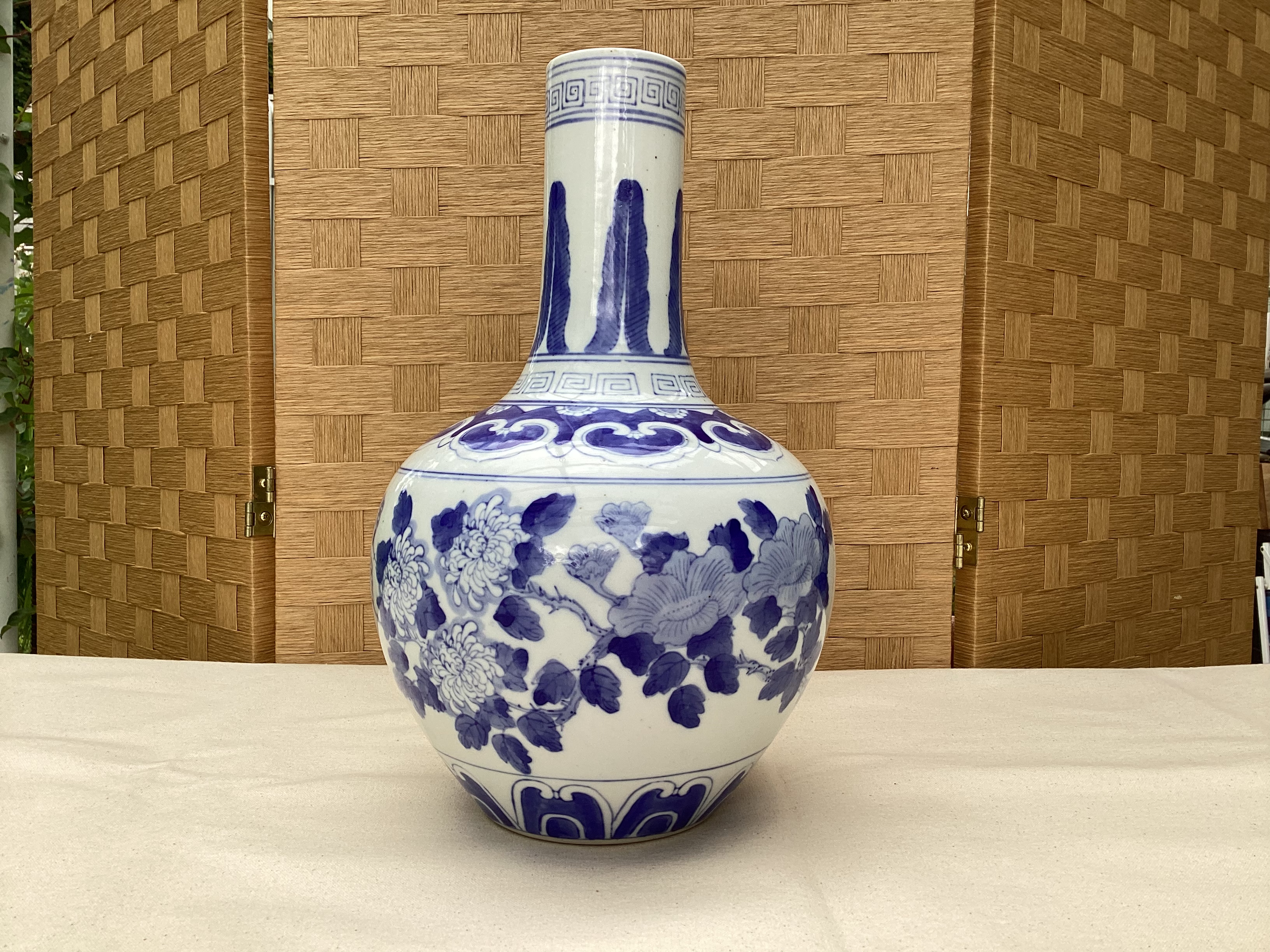 Chinese blue and white vase pic #1