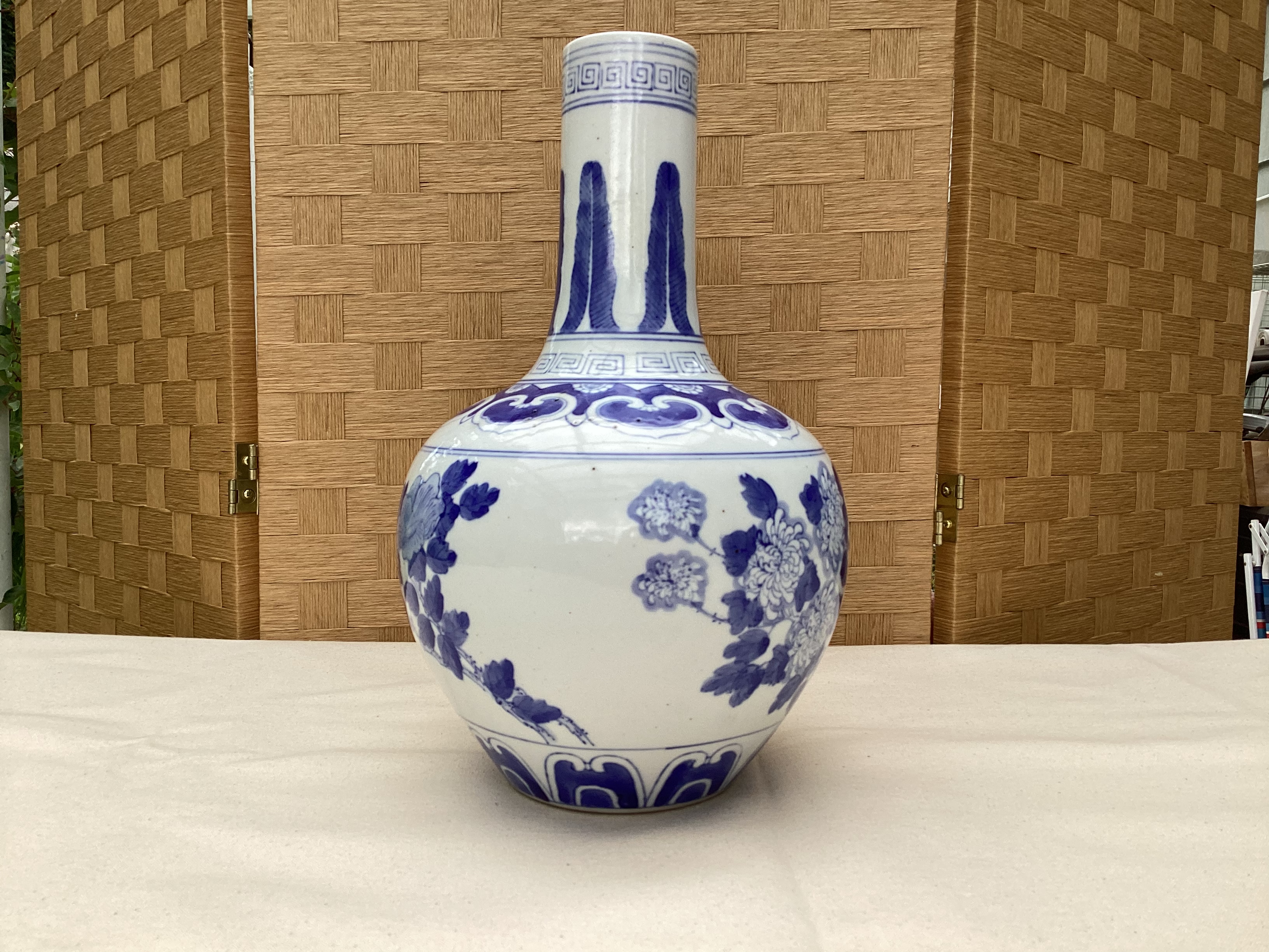 Chinese blue and white vase pic #2