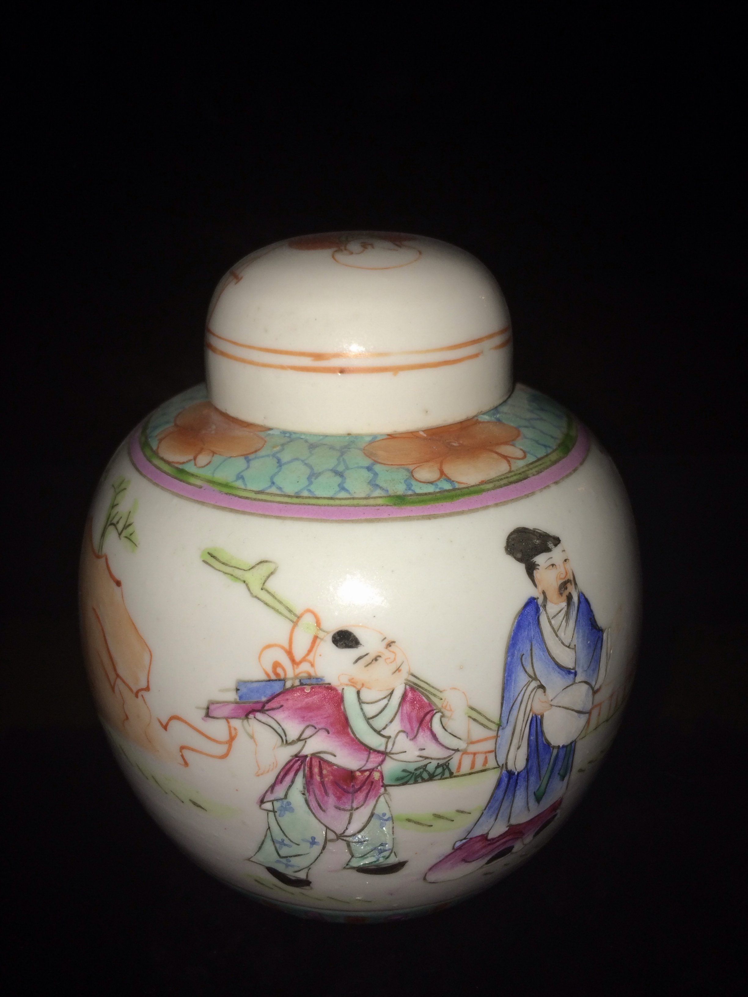 Chinese urn Antiques Board