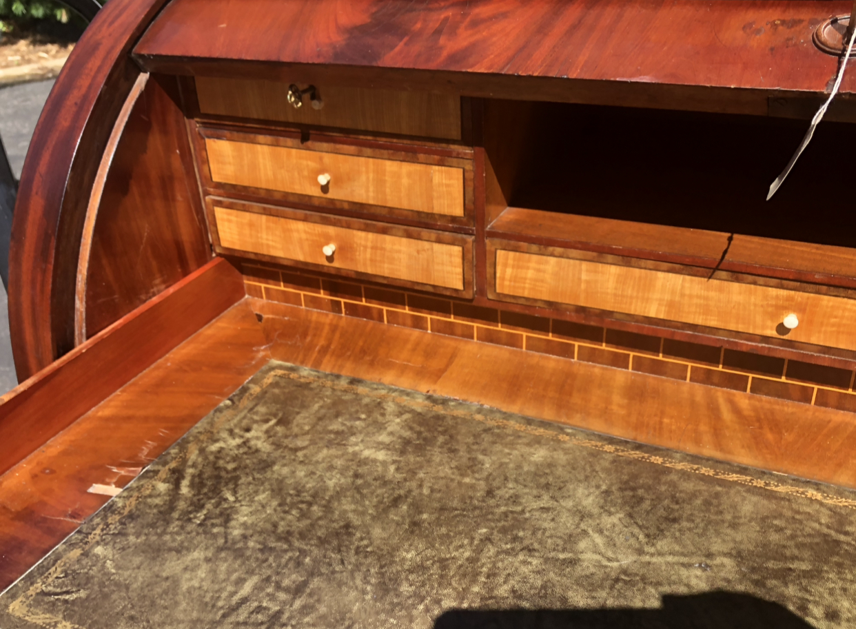 Cylinder Desk Interior