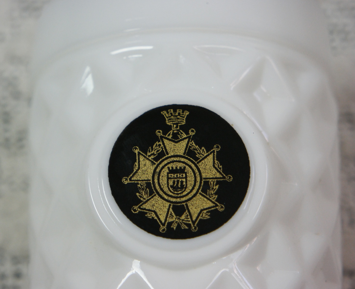 Daveac milk glass shaving cup
