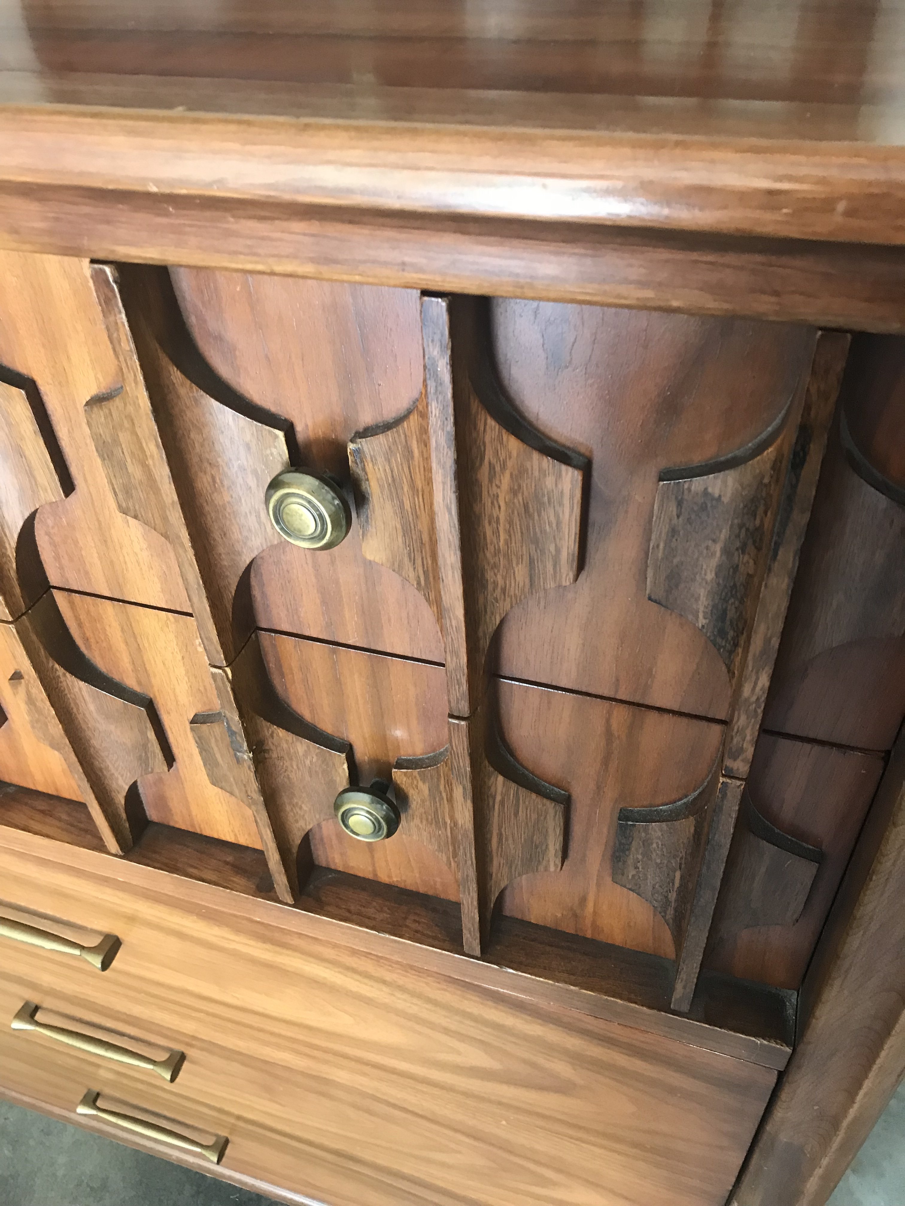 Dresser 2