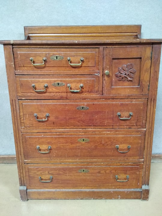 dresser2