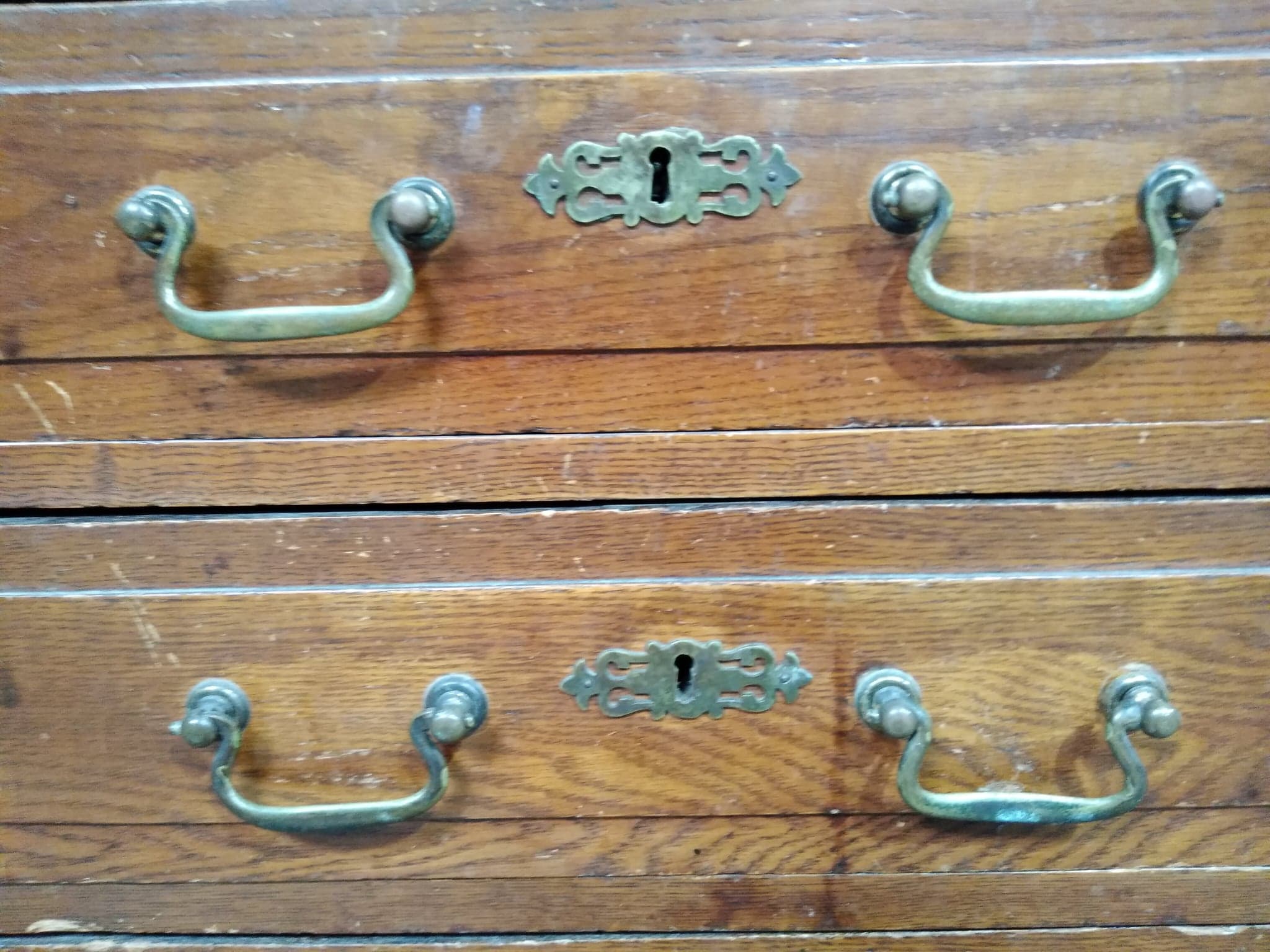dresser3