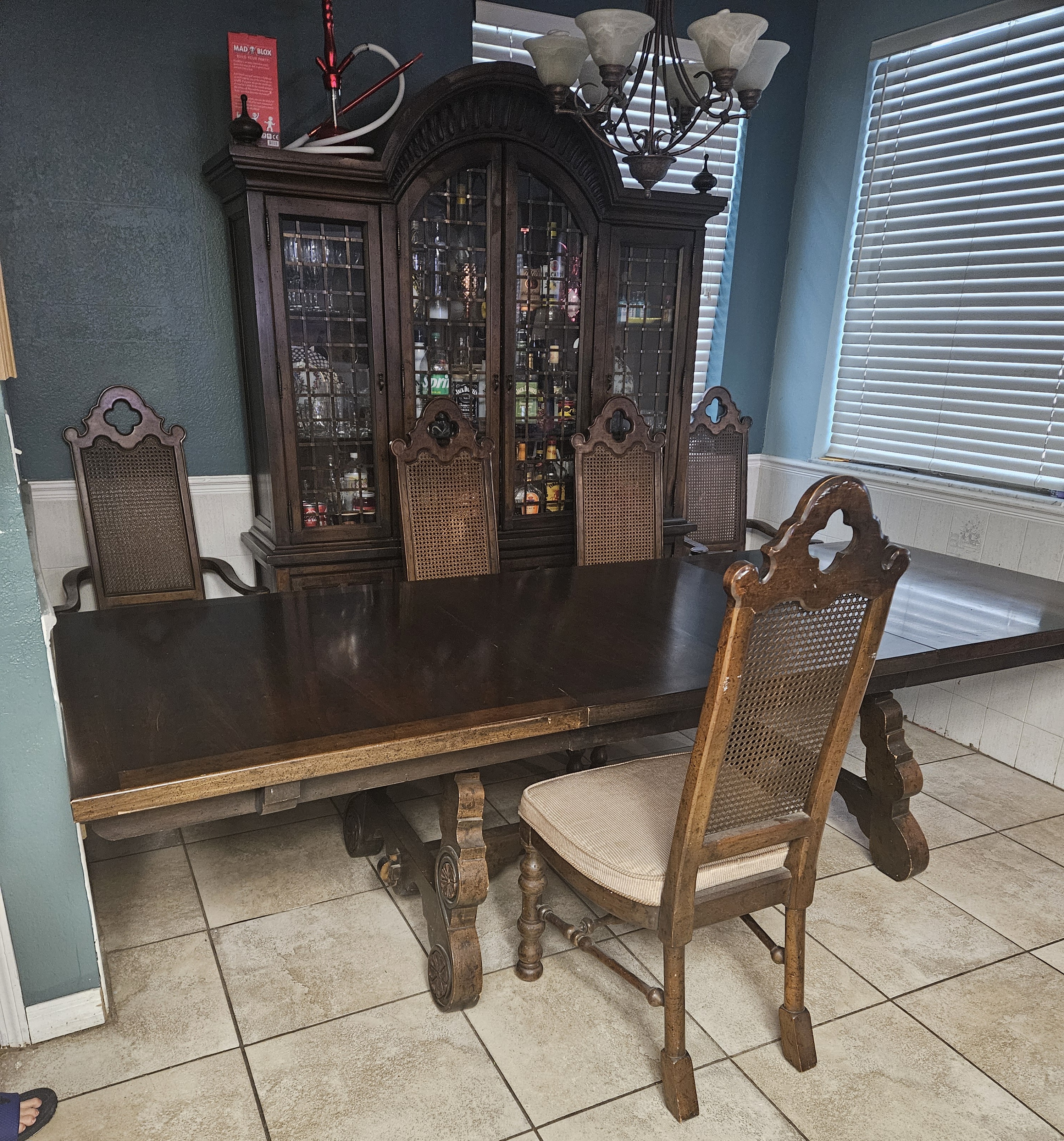 Drexel Dining Table Set China cabinet