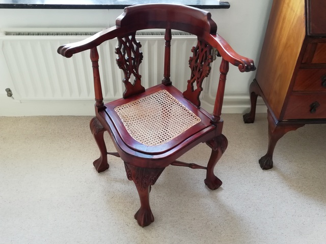 English mahogany corner chair