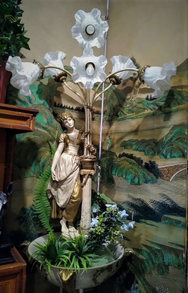 Franchaise Maiden Floor Lamp