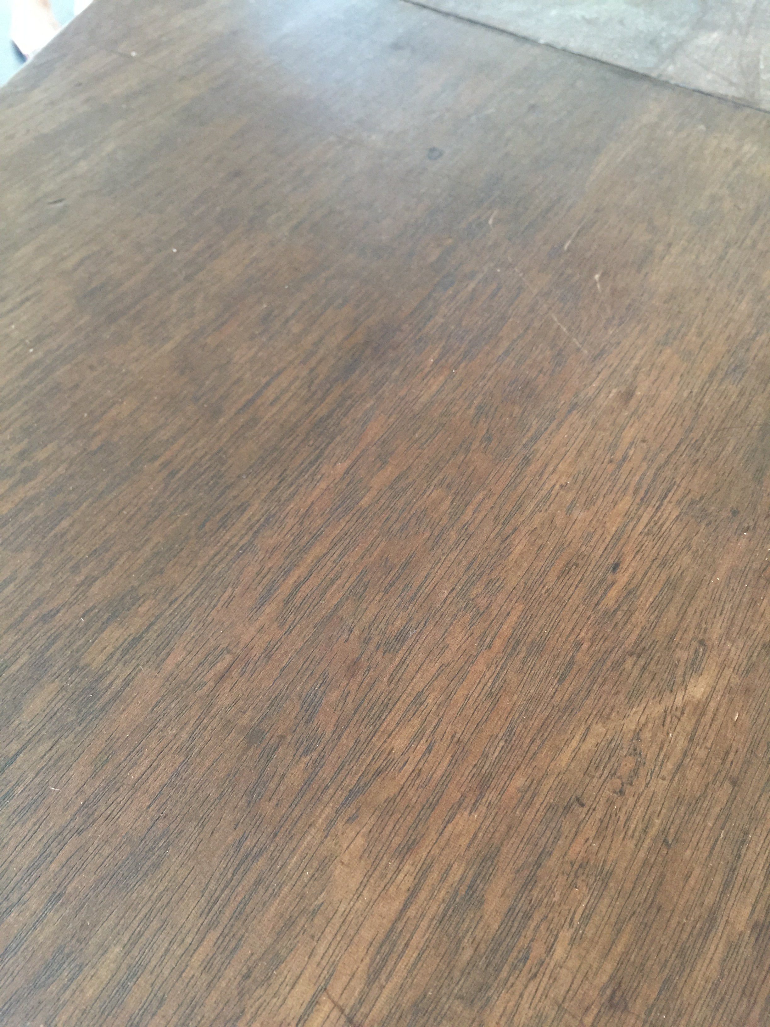 Grain of gate leg table