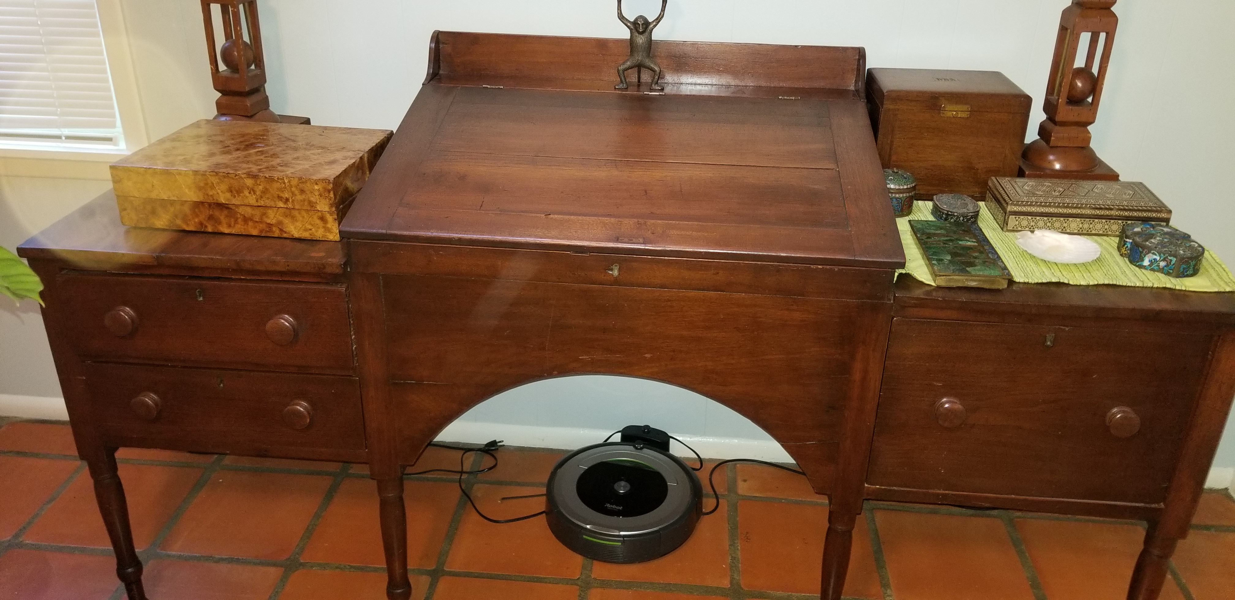 Help identifying this desk?