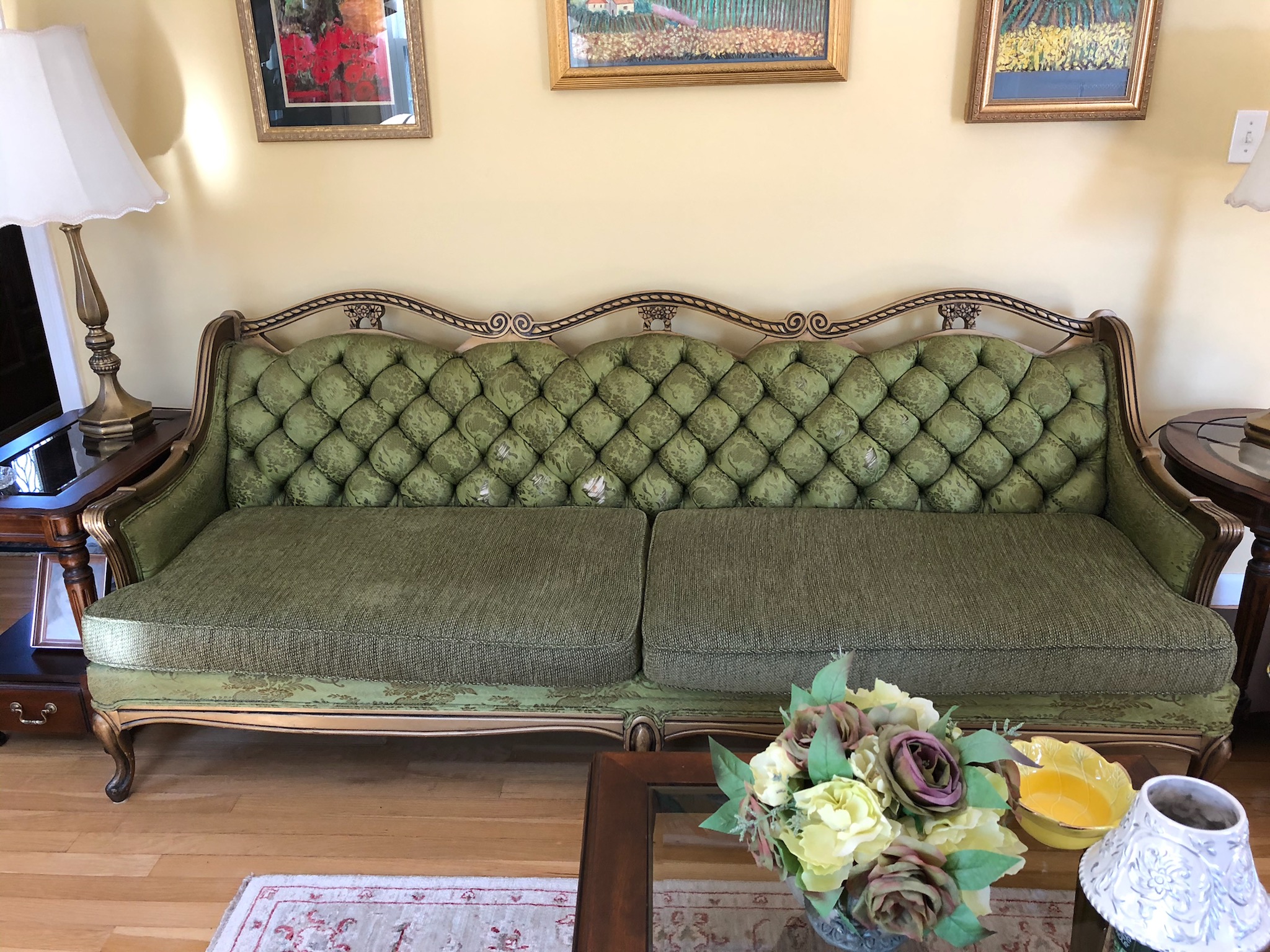 Help me identify Vintage Couch