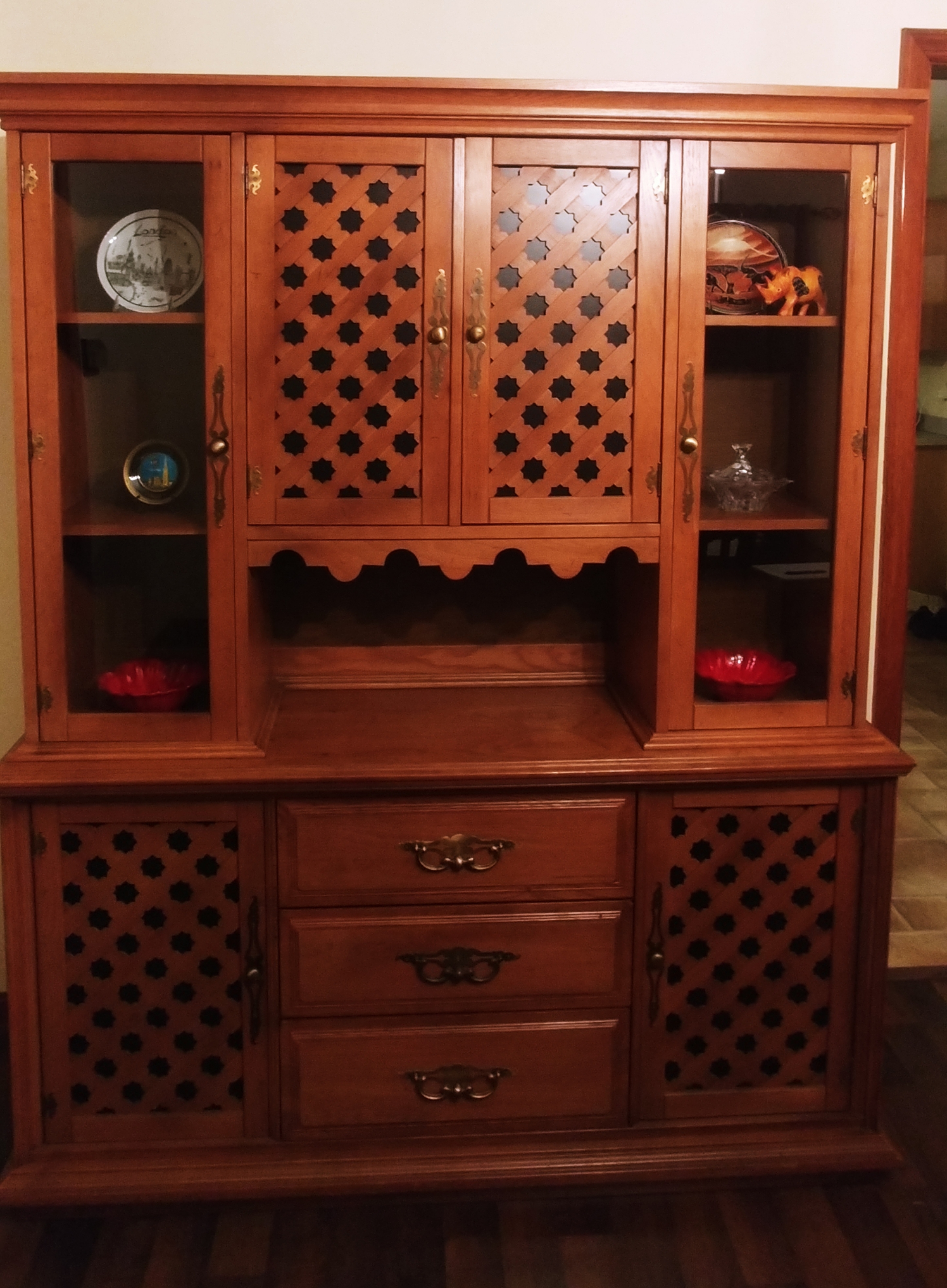 Hutch Antiques Board
