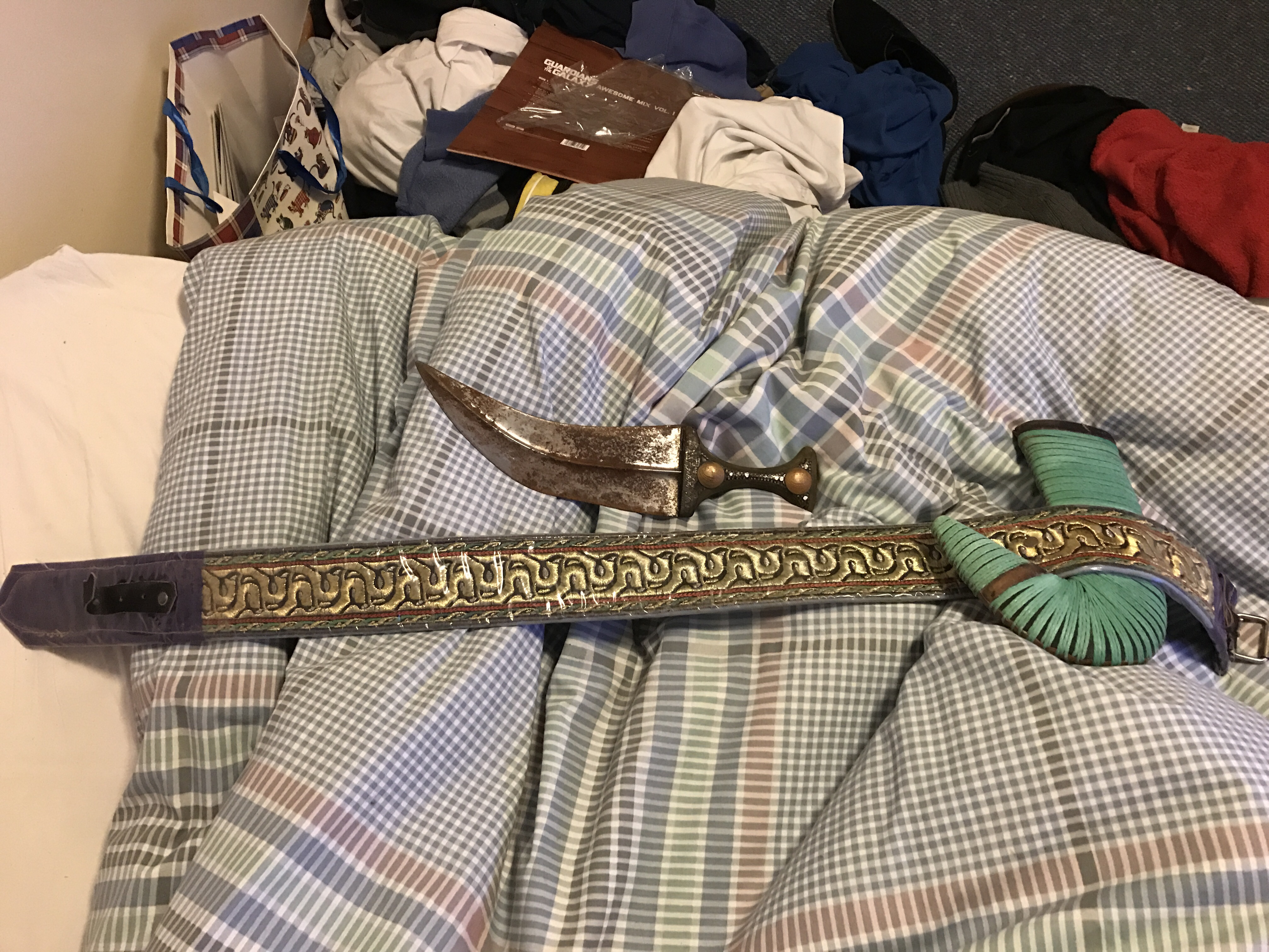 Jambiya dagger with sheath and belt