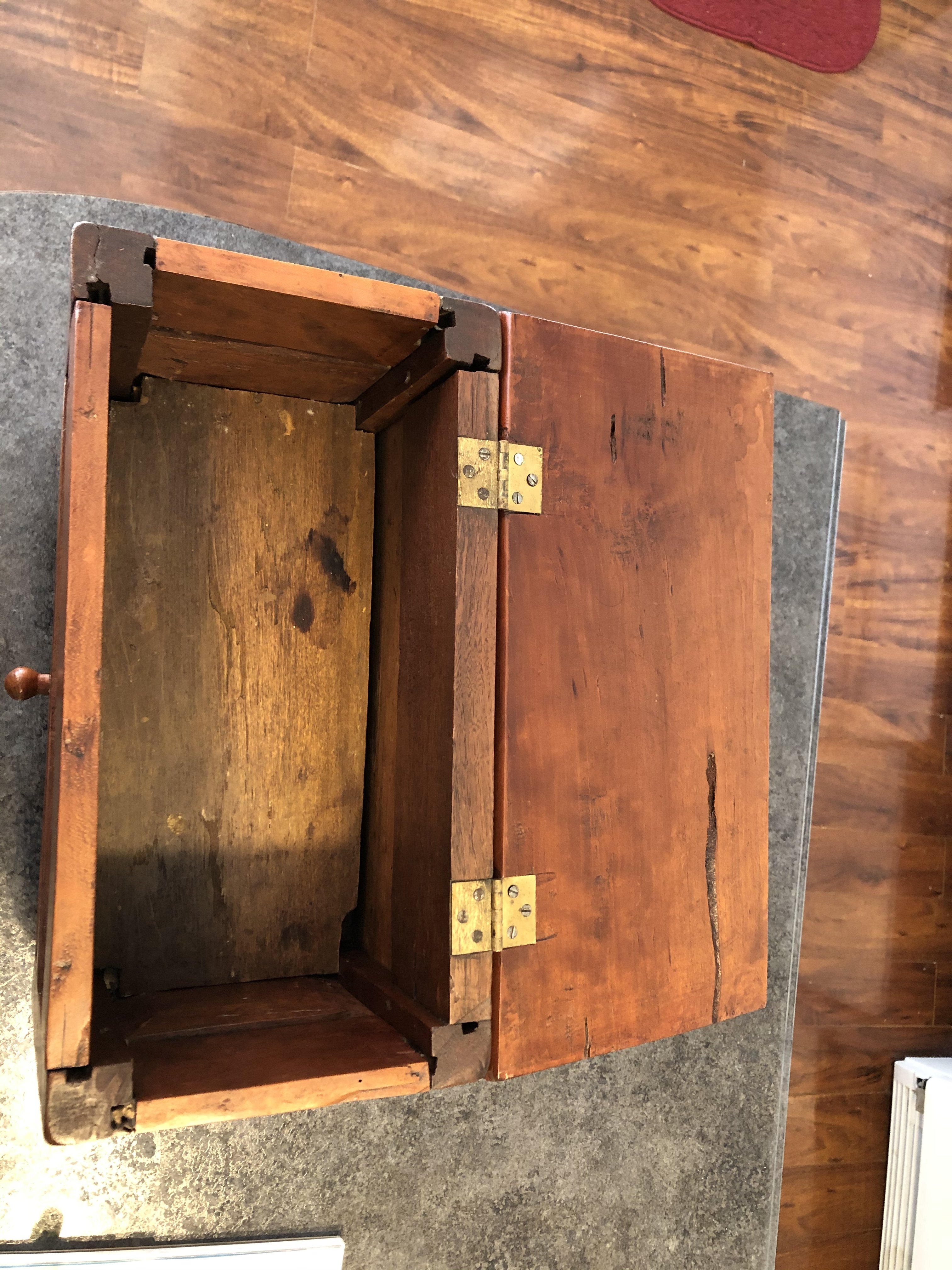 Kentucky sugar box Inside