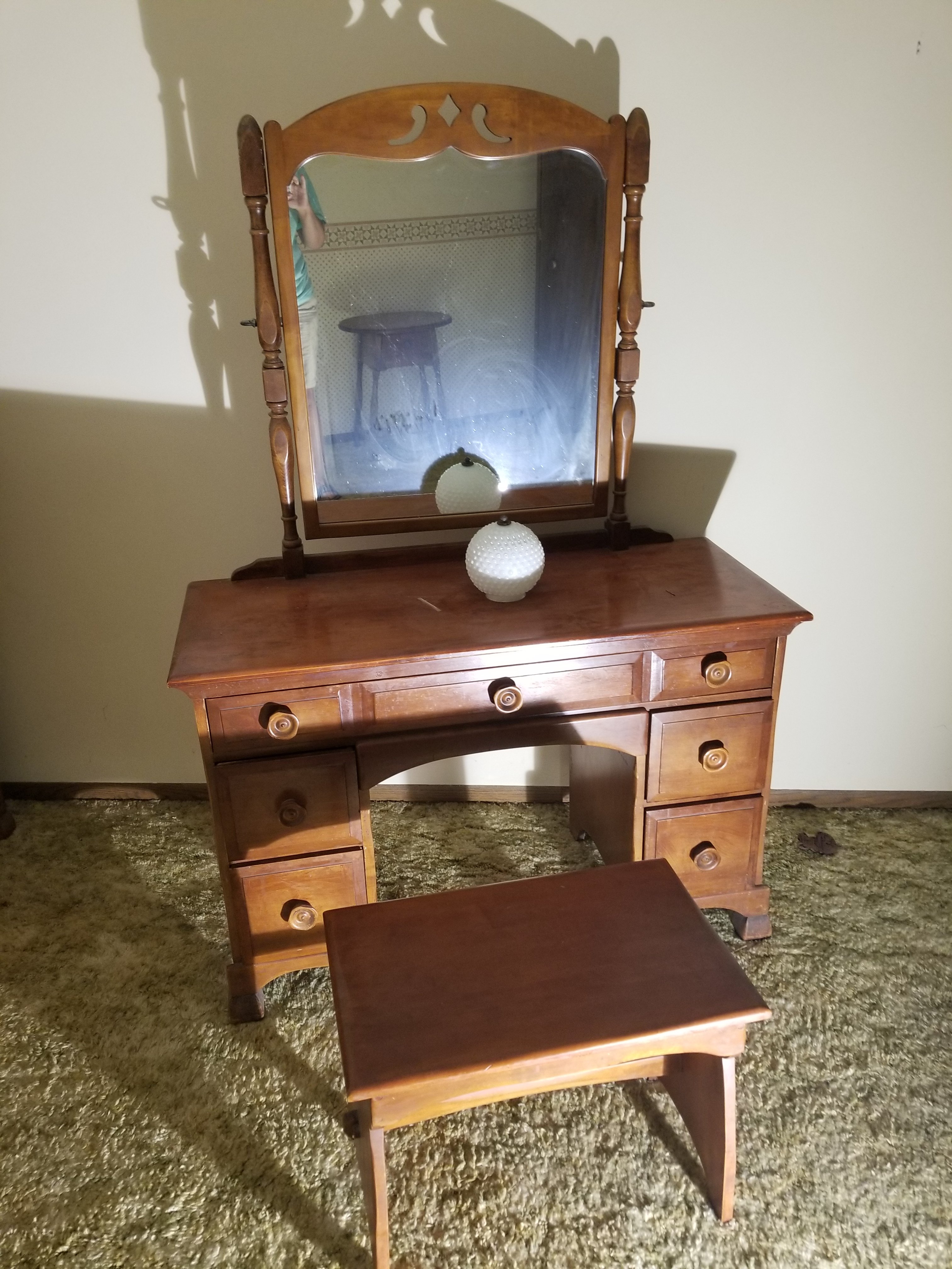 Kroehler Vanity