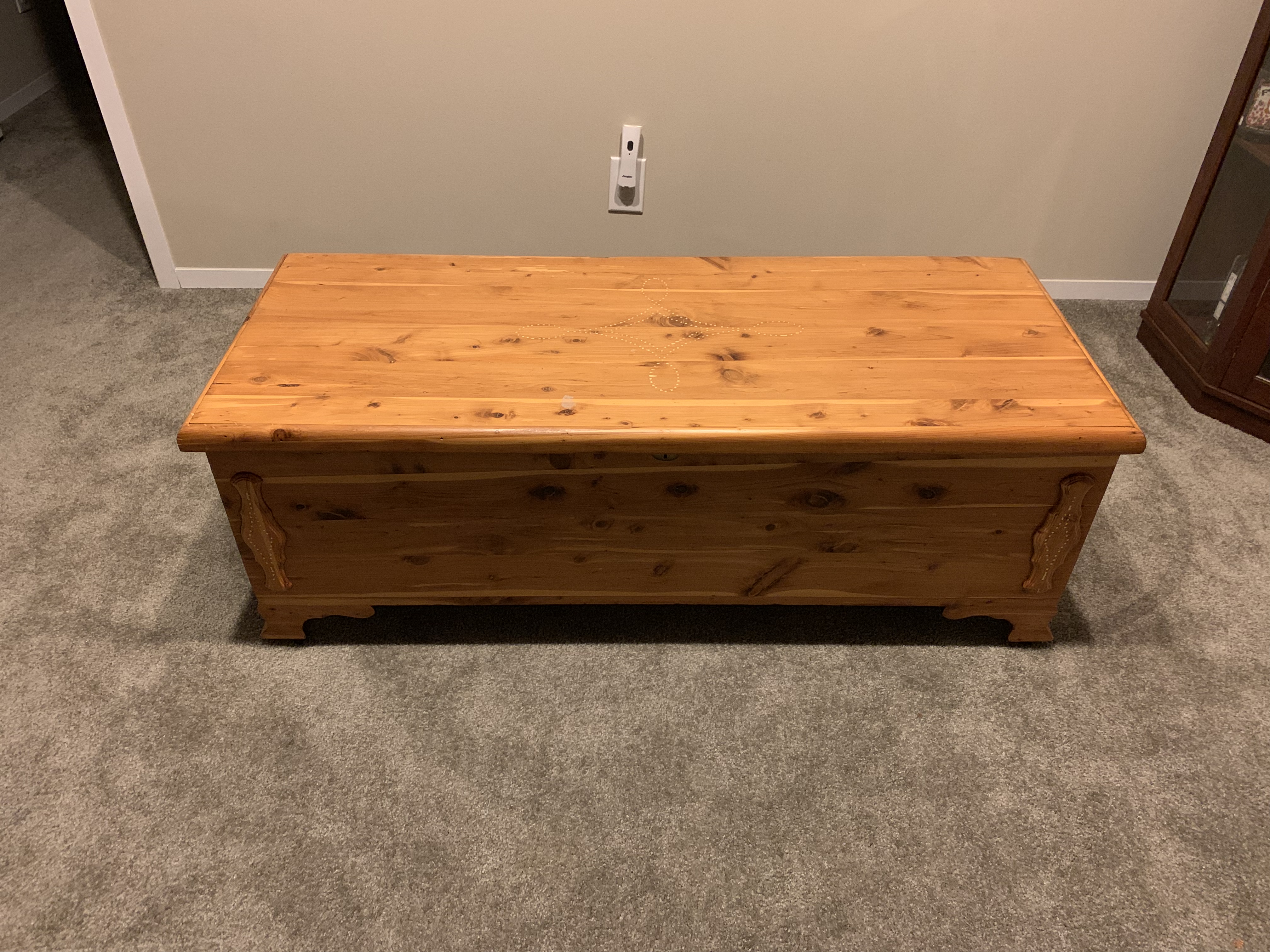 Lane standard chest . Missing wheels