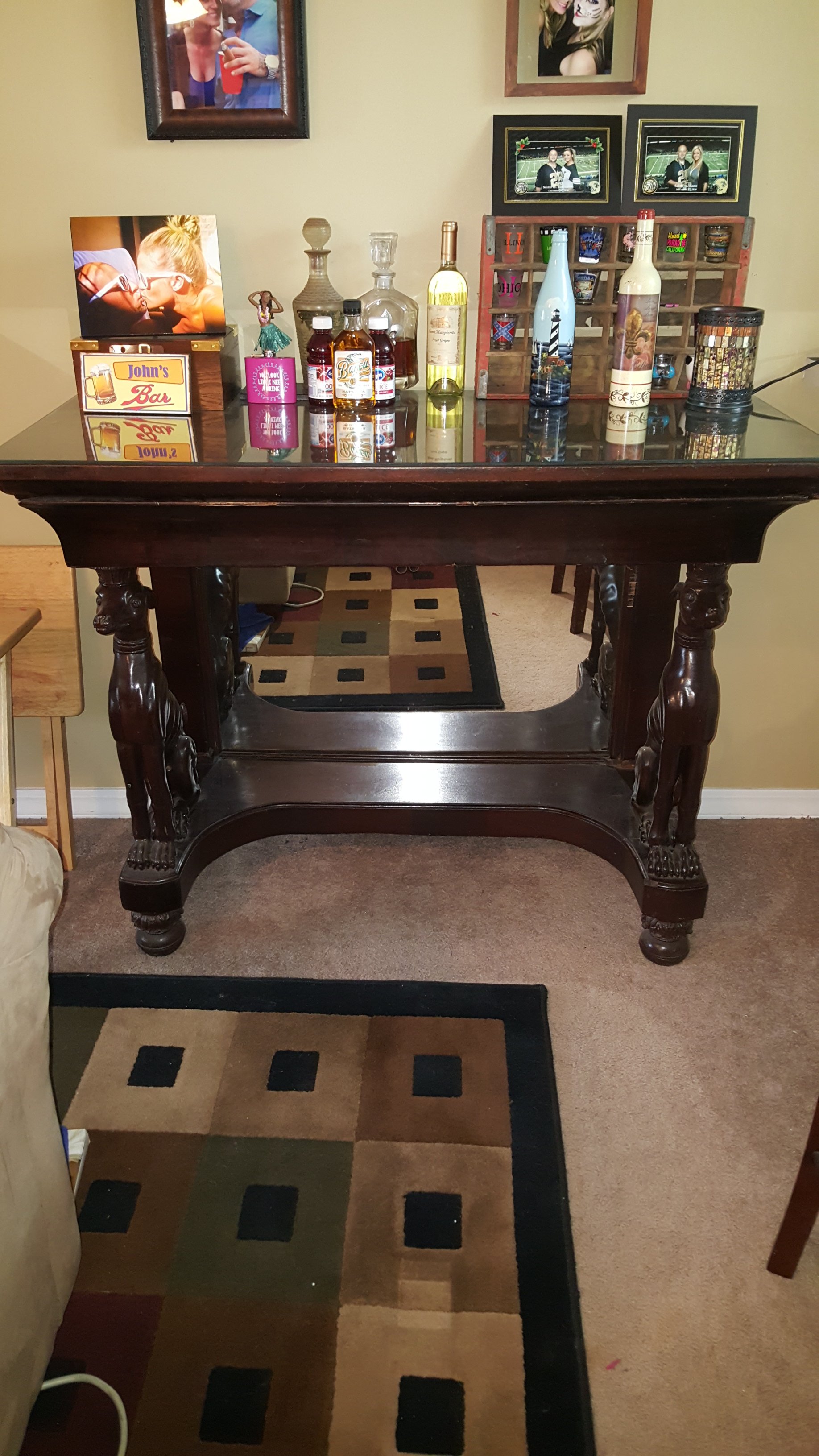 Neoclassical console rable