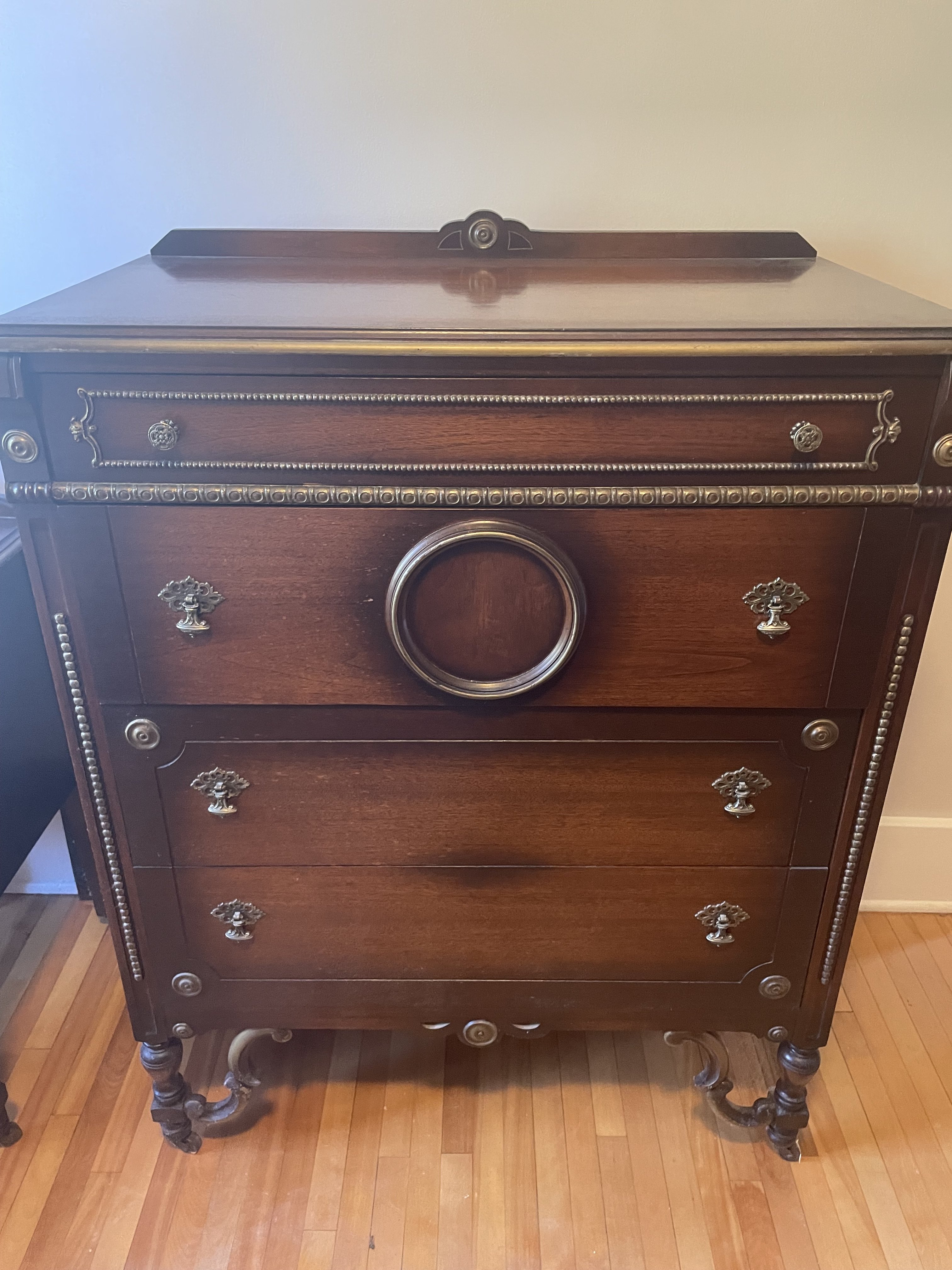Pepplers High Dresser