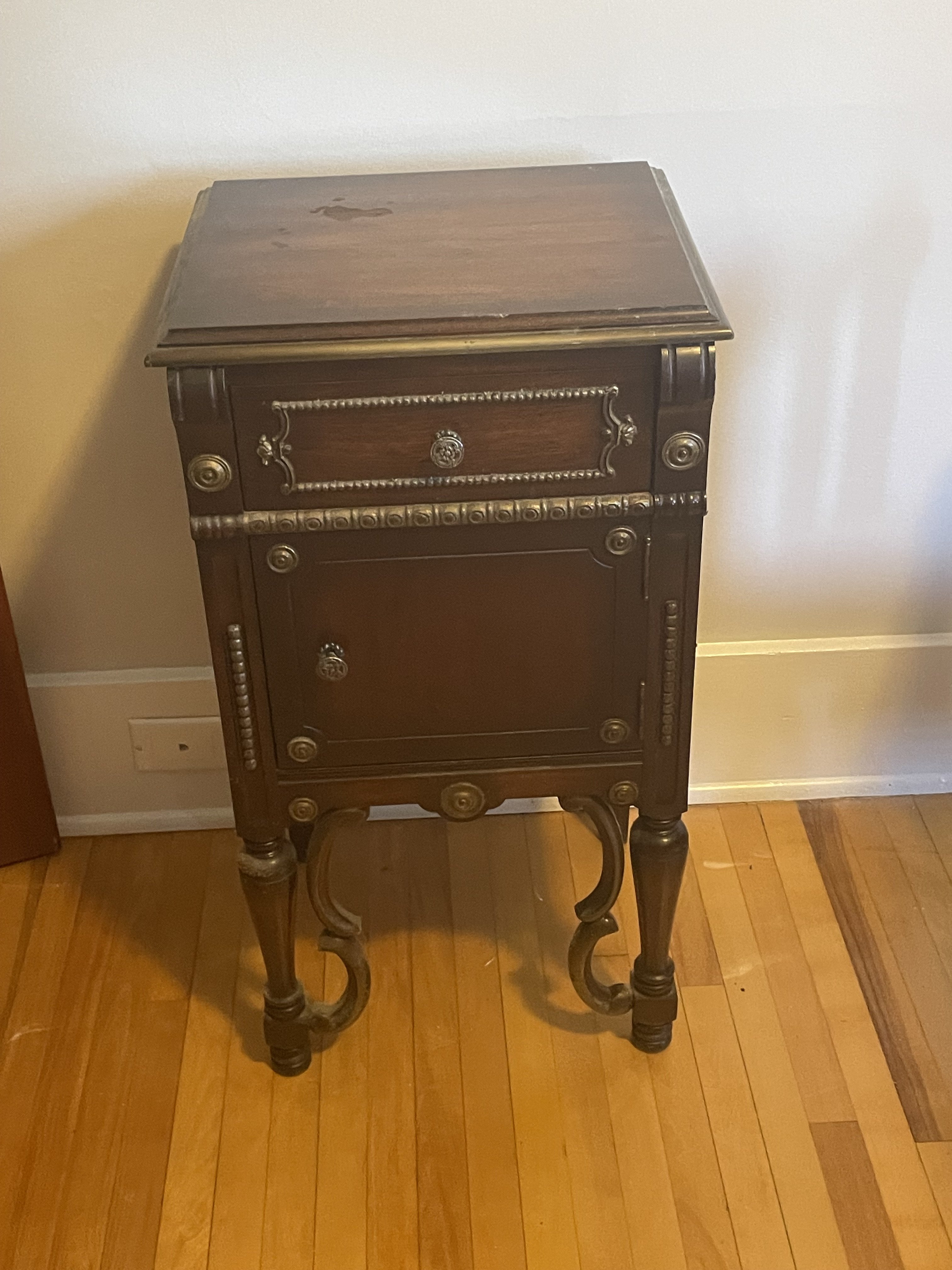Pepplers Night Table