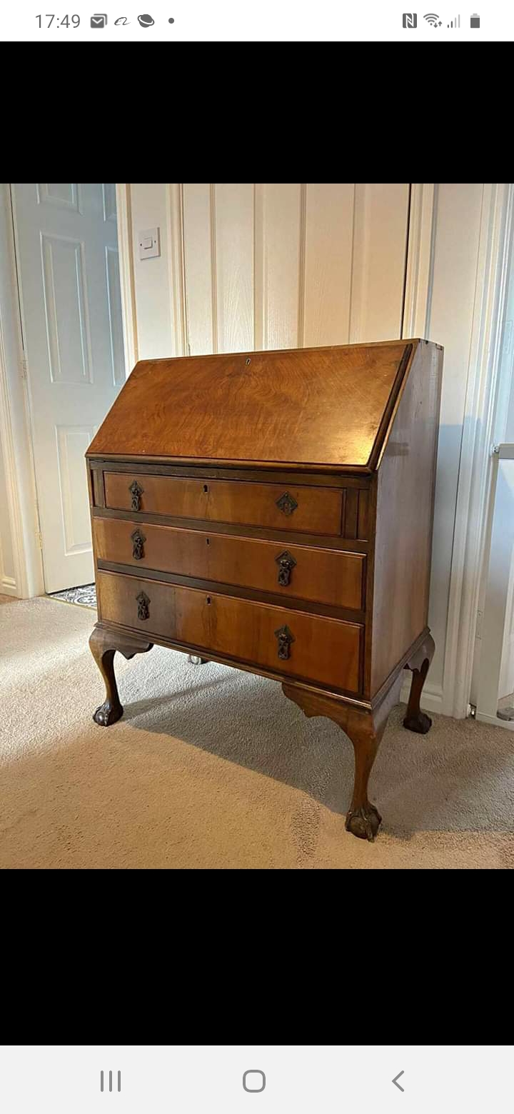 Queen anne bureau