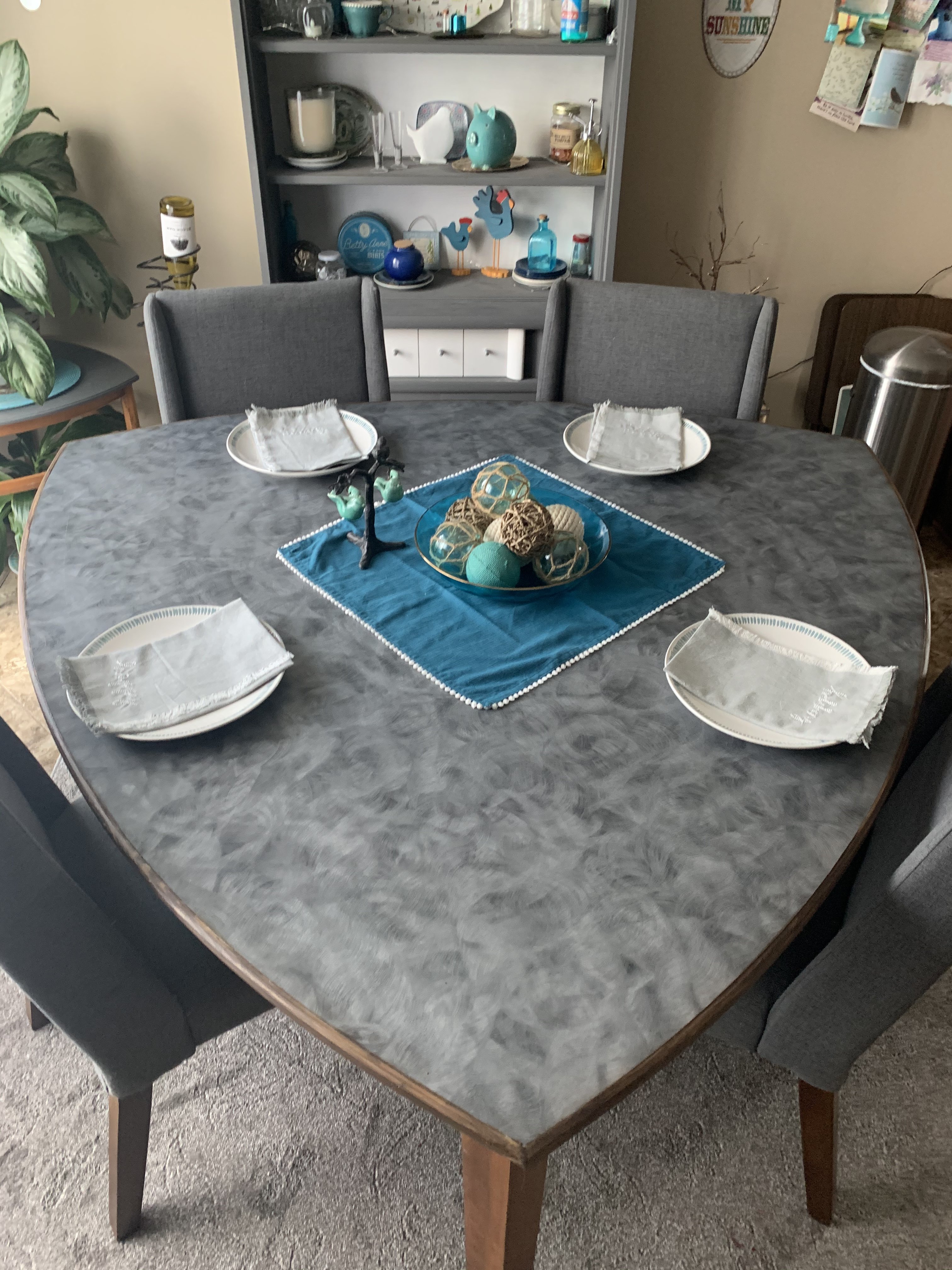 Reuleaux triangle table