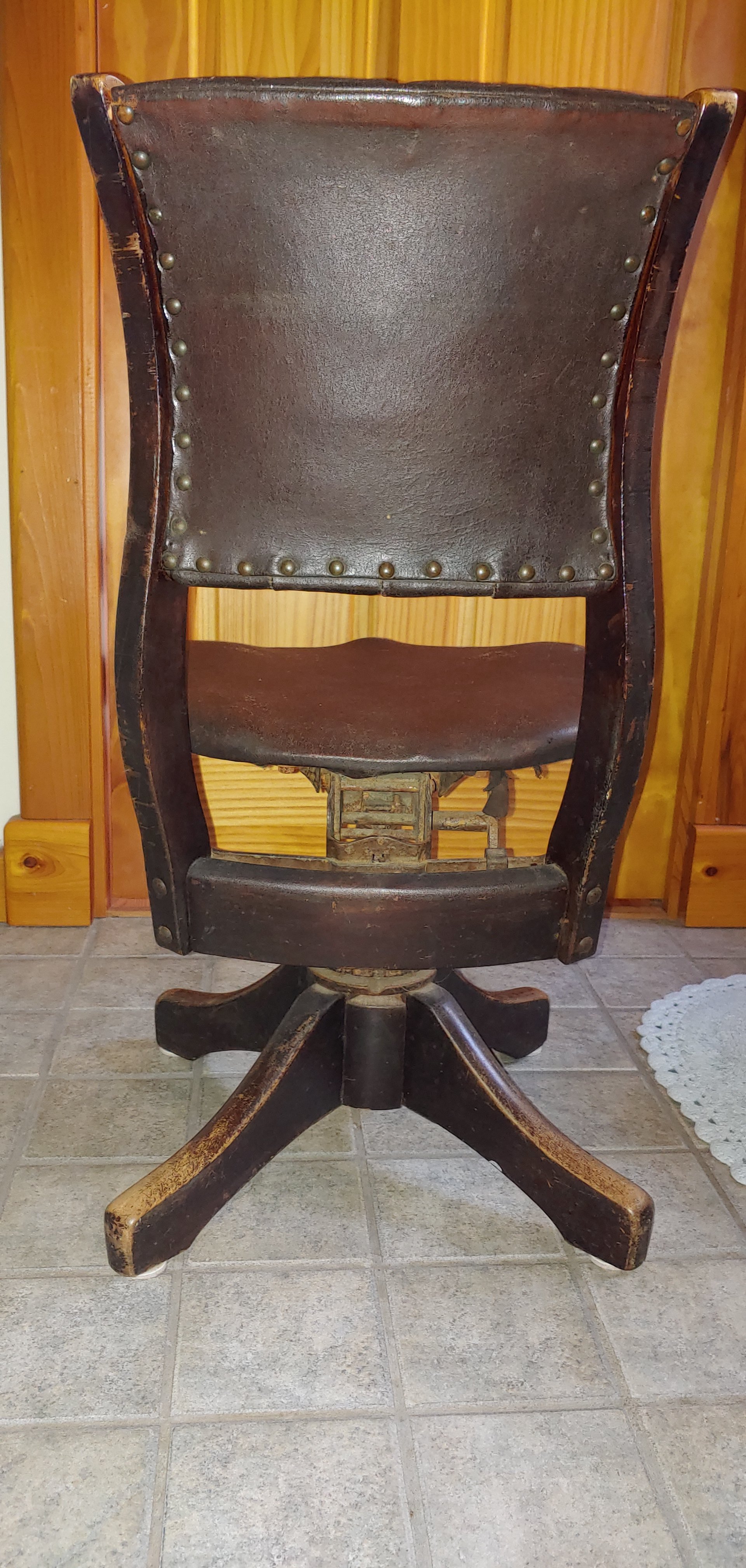 WH Gunlocke Swivel chair