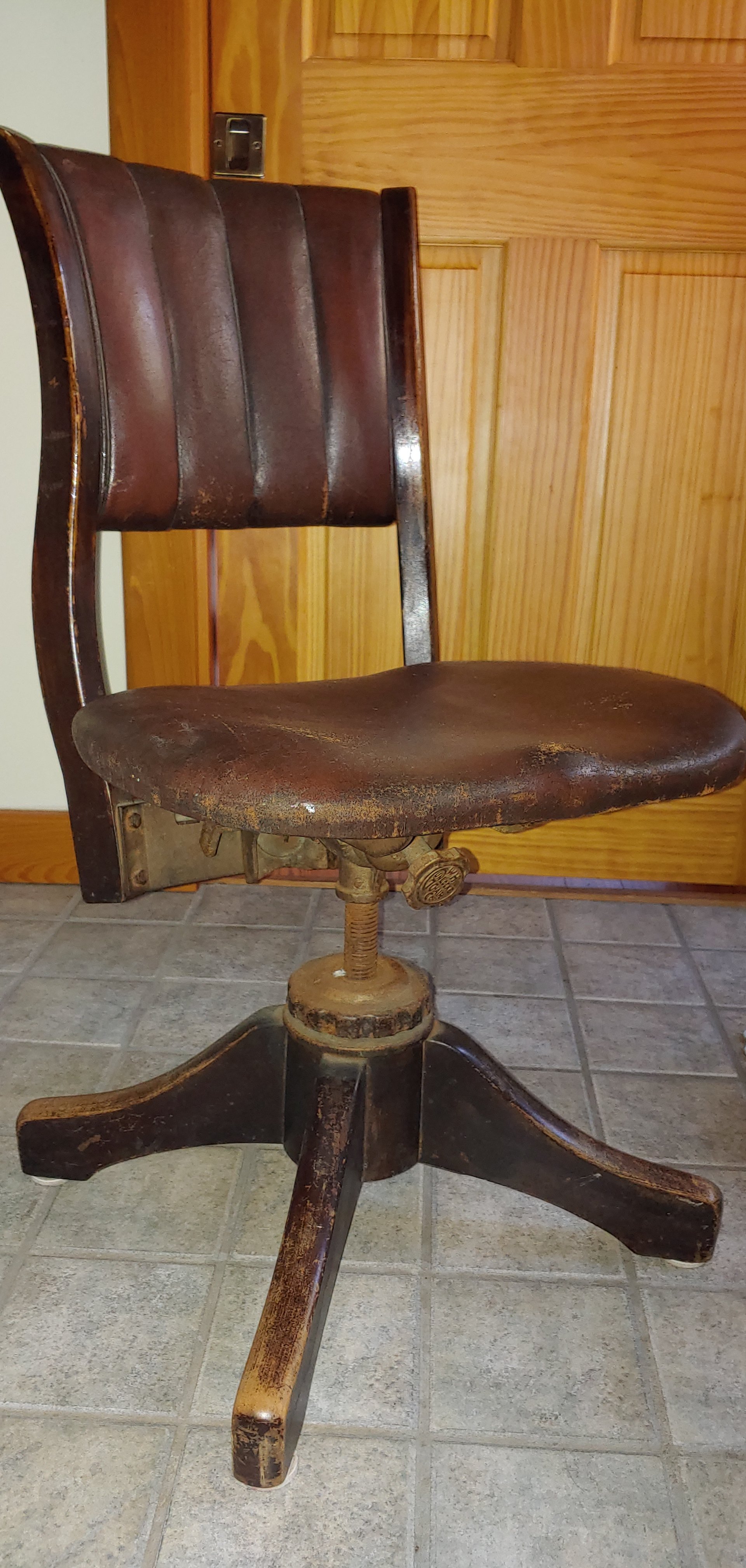 WH Gunlocke Swivel chair