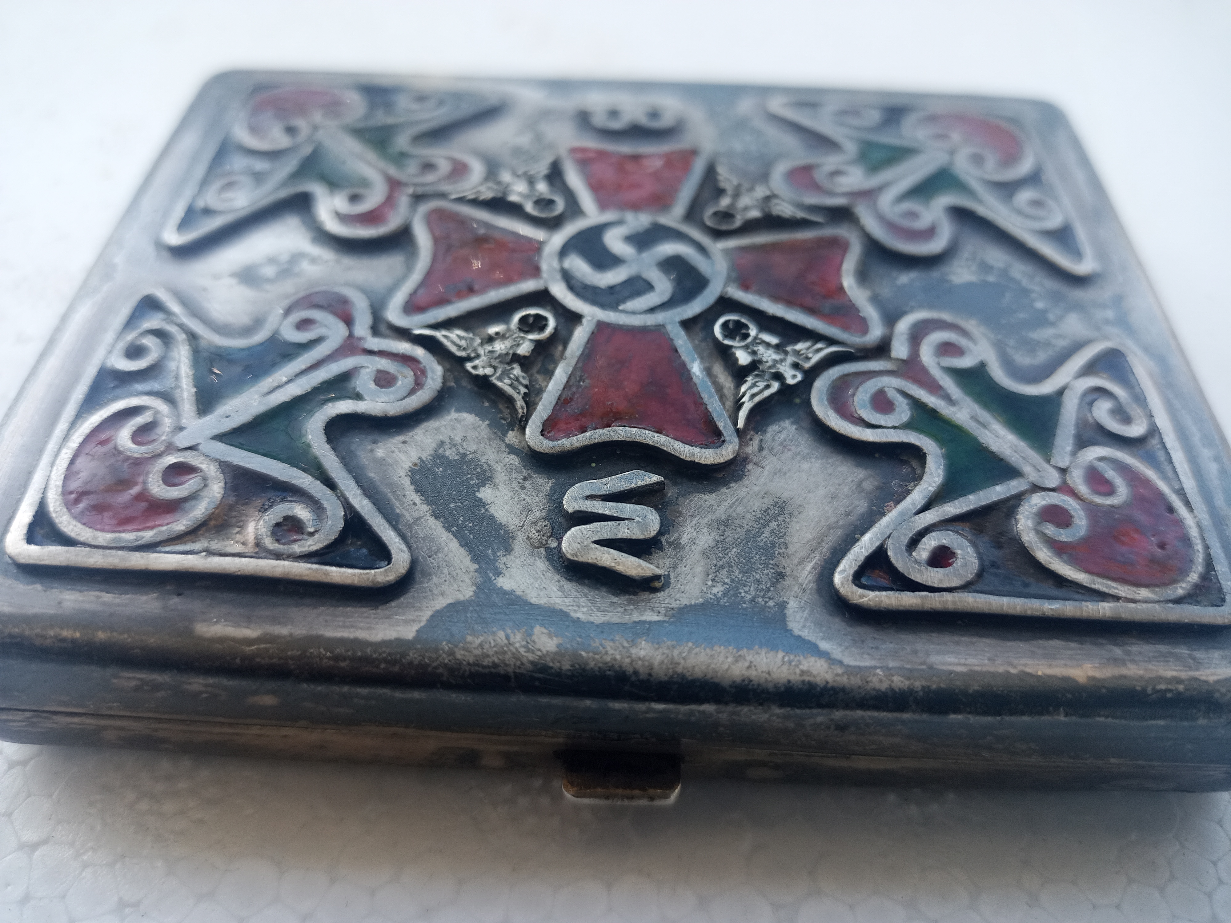 What is the value of silver with enamel sigarette box?