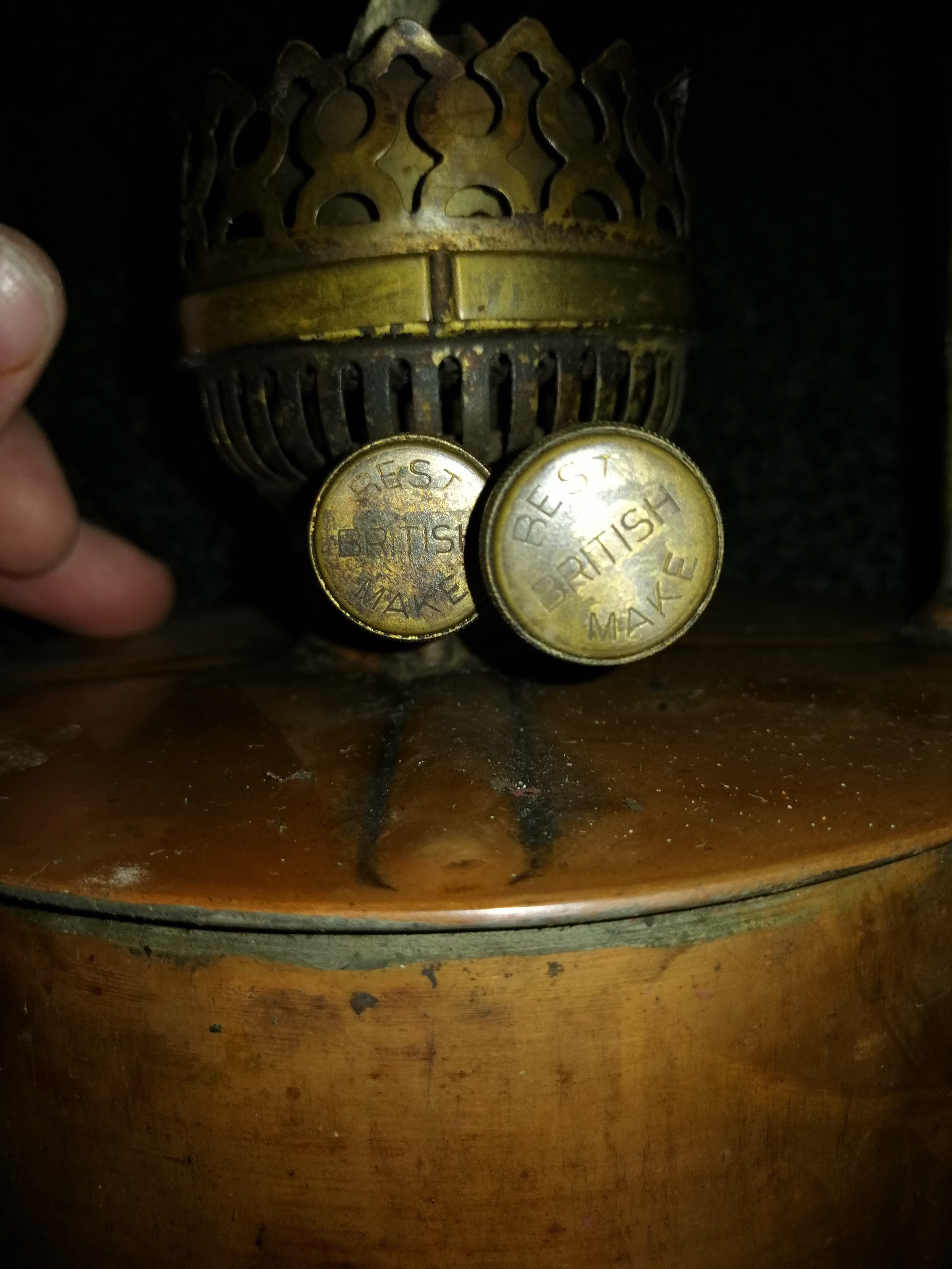 Wick knobs on paraffin tank