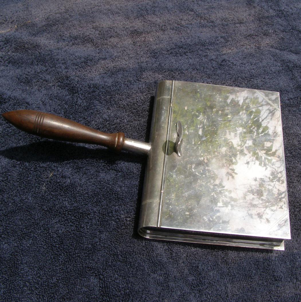 Wilcox box with handle 1