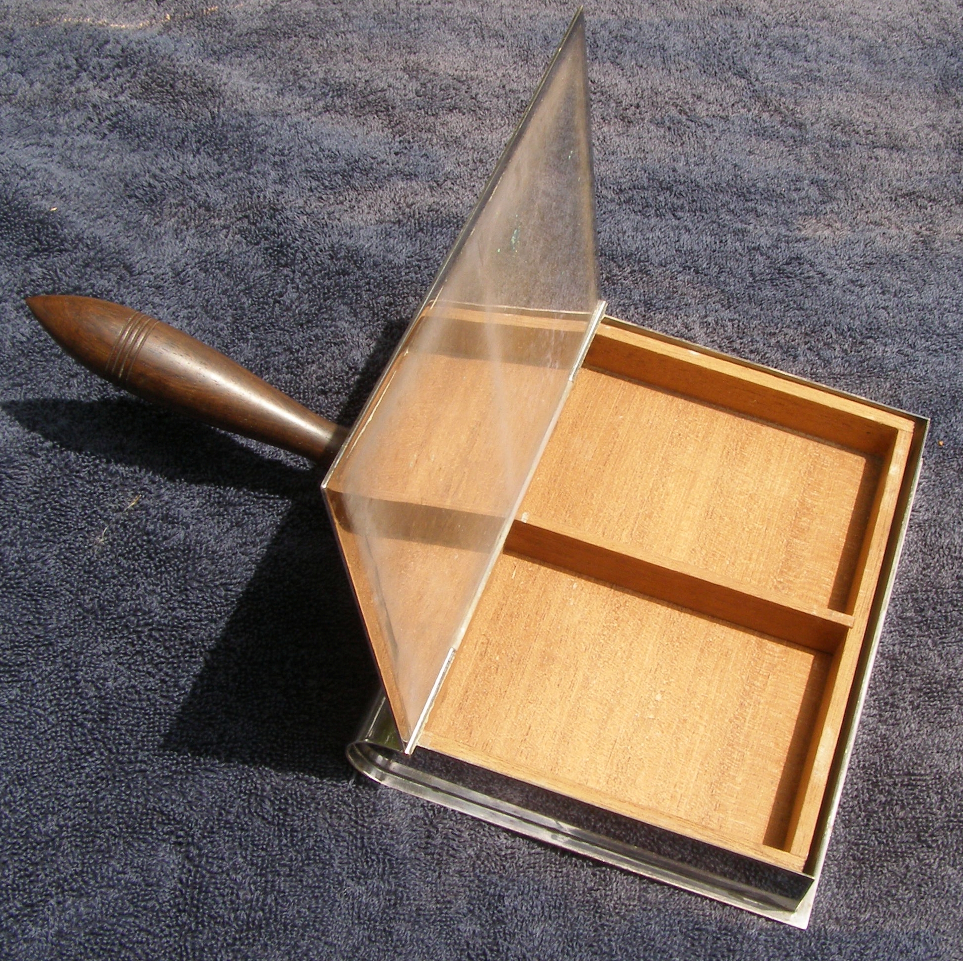 Wilcox box with handle 2