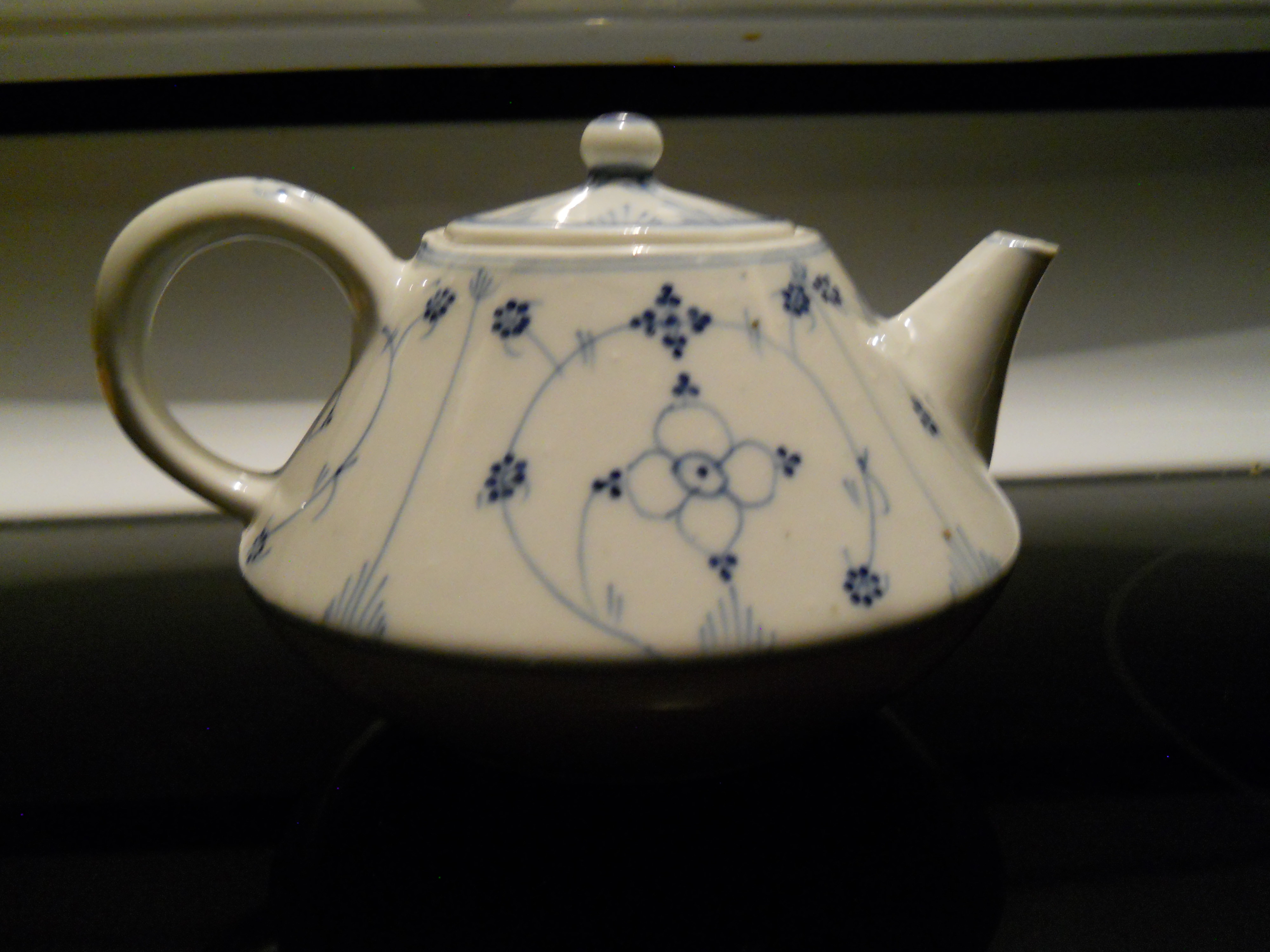 Potties, age of teapot Antiques Board