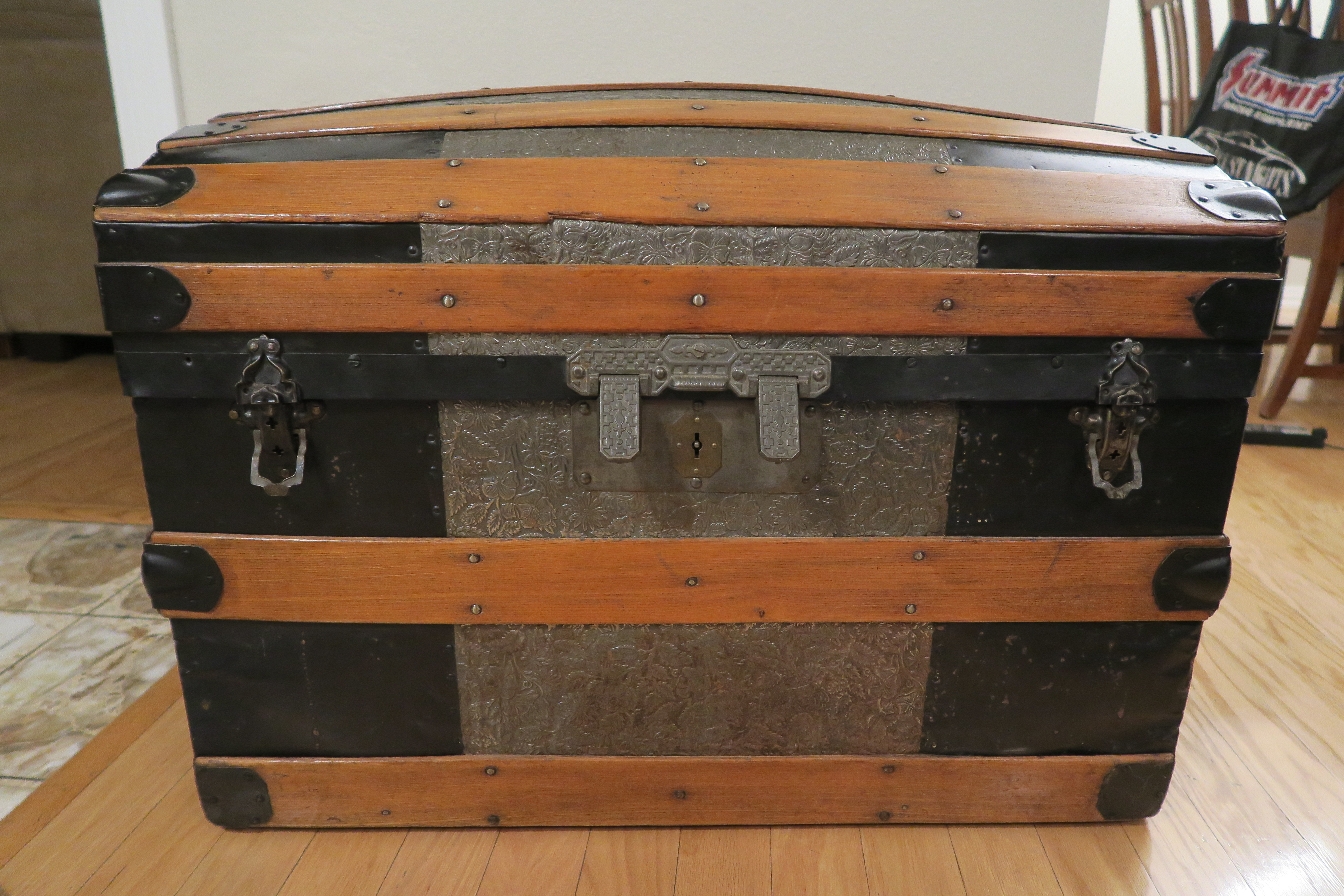 How To Determine The Age of An Antique Steamer Trunk 